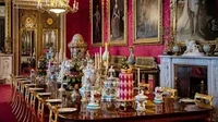Ruangan bernama The State Dining Room ini sebenarnya belum selesai dihias pada masa pemerintahan Ratu Victoria. Ruang makan ini justru menjadi tempat menjamu tamu pada pernikahan pangeran William dan Kate Middleton pada 2011. Foto: Hello Magazine