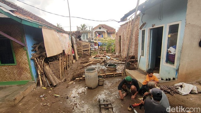 Rumah di Garut dibongkar gegara utang