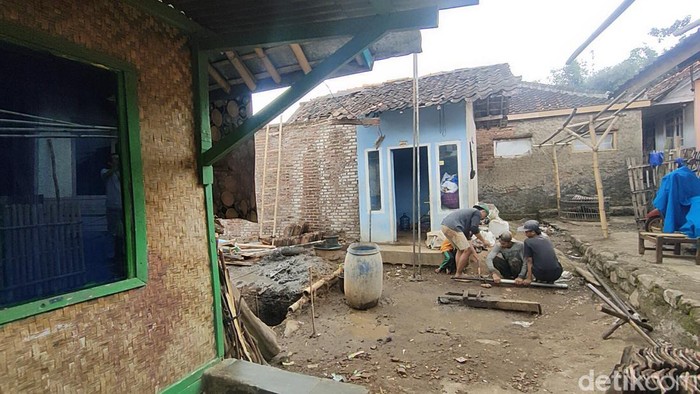 Rumah warga dibongkar rentenir