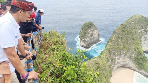 Sandiaga menikmati indahnya panorama di Buleleng