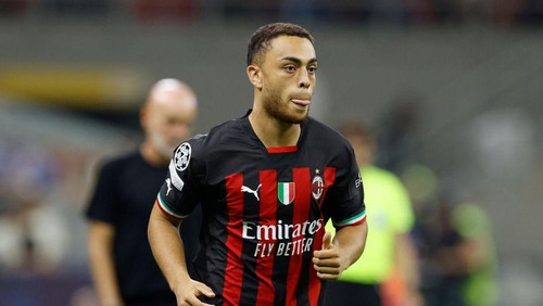 MILAN, ITALY - SEPTEMBER 14: Sergino Dest of AC Milan looks on during the UEFA Champions League group E match between AC Milan and Dinamo Zagreb at Giuseppe Meazza Stadium on September 14, 2022 in Milan, Italy. (Photo by Matteo Ciambelli/DeFodi Images via Getty Images)