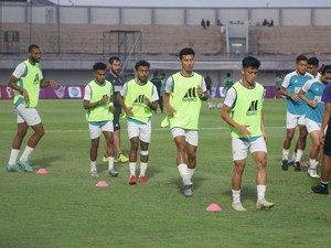 Gaya Bek PSM Agung Mannan Manfaatkan Libur dengan Latihan Bareng Teman Kampus