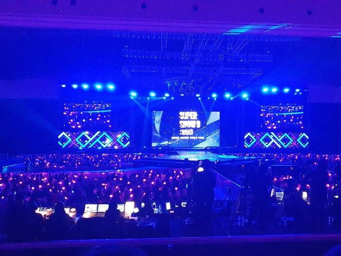 Super Junior saat konser di Indonesia
