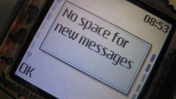 Memori HP penuh jadi tidak bisa menerima SMS. Foto: Reddit