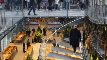 Amerika Serikat tentu saja menjadi salah satu negara pertama yang kebagian iPhone 14. Foto: Associated Press