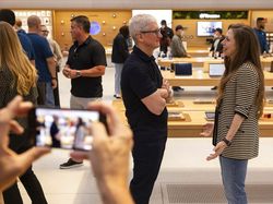 CEO Apple Turun Gunung Pantau Penjualan Perdana iPhone 14