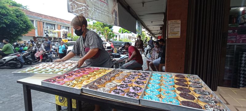 Usaha CAViA Donuts di Pusat Pertokoan dan Perbelanjaan Kertha Wijaya, Jalan Diponegoro, Kota Denpasar yang viral di medsos.