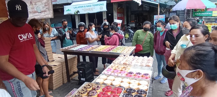 Usaha CAViA Donuts di Pusat Pertokoan dan Perbelanjaan Kertha Wijaya, Jalan Diponegoro, Kota Denpasar yang viral di medsos.