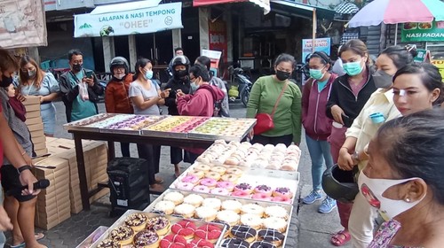 Usaha CAViA Donuts di Pusat Pertokoan dan Perbelanjaan Kertha Wijaya, Jalan Diponegoro, Kota Denpasar yang viral di medsos.