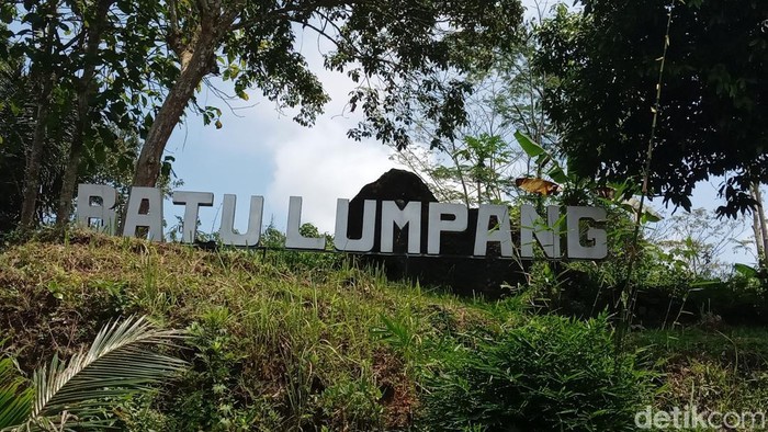 Wisata Batu Lumpang Pangandaran.