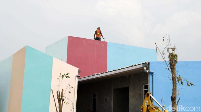 Revitalisasi Kampung Gembira Gembrong, Jakarta Timur, terus dikebut. Proyek ini ditargetkan selesai akhir September 2022.