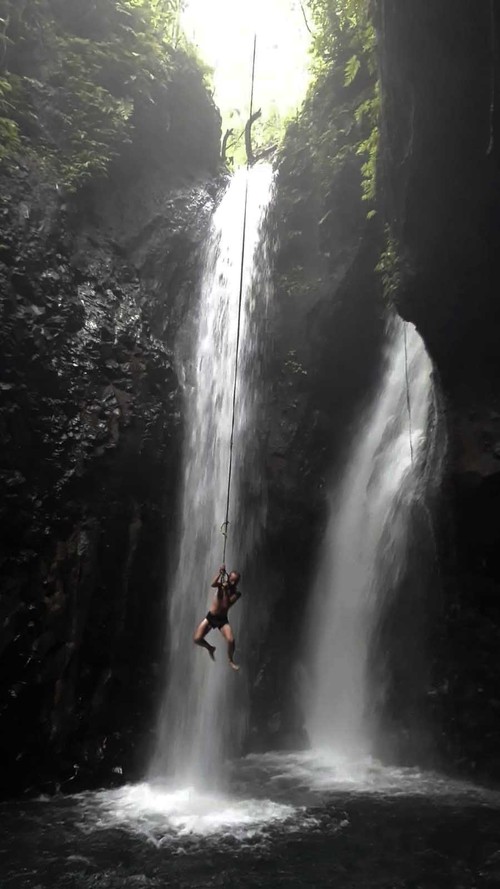 Air Terjun Campuhan atau Twin Waterfall di Desa Gitgit, Kecamatan Sukasada, Kabupaten Buleleng, Bali.