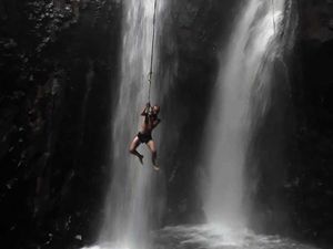Cobain Swing Tarzan di Air Terjun Campuhan Buleleng, Berani Nggak?