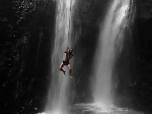 Cobain Swing Tarzan di Air Terjun Campuhan Buleleng, Berani Nggak?