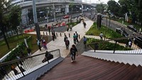 Taman itu berada di kawasan Blok M, tepatnya di Jalan Sisingamangaraja, Kebayoran Baru. Lokasi taman ini dinilai bisa menjadi titik temu para warga karena lokasinya yang berada di lokasi transit dan alih moda transportasi Blok M - Sisingamangaraja, melalui halte Integrasi Centrale Stichting Wederopbouw (CSW), terminal Blok M, dan stasiun MRT Jakarta.