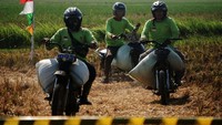 Sebanyak 28 warga yang berprofesi sebagai ojek gabah memeriahkan lomba tersebut.