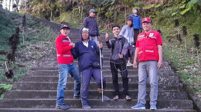 Beberapa pendaki asal Desa Padangbai, Karangasem, Bali, yang sempat tersesat di puncak Gunung Agung.