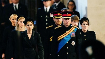 10 Momen Langka 8 Cucu Ratu Elizabeth II Berkumpul, Menjaga Peti Mati