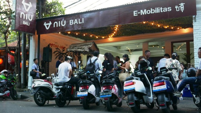 Dealer motor listrik NIU di Bali dibangun menggunakan sampah daur ulang, diklaim menjadi yang pertama di dunia