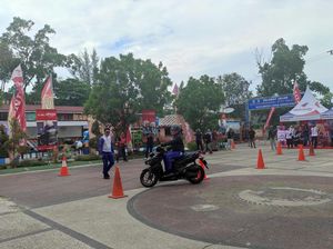 Astra Peragakan Cara Berkendara di Jalan yang Aman ke Mahasiswa