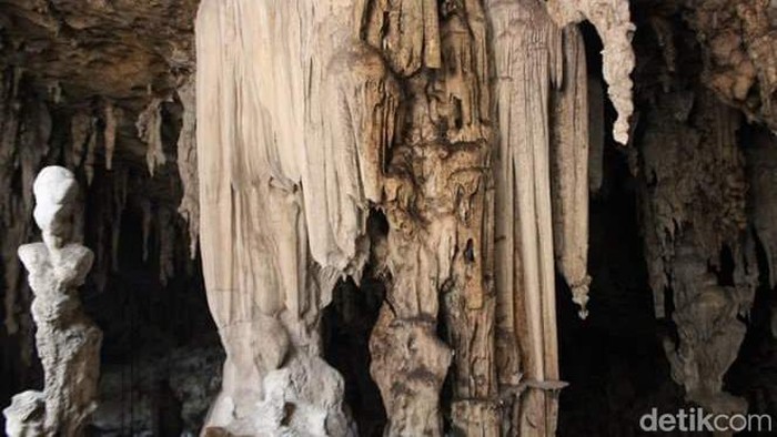 Wisata Gua Mampu di Bone yang memiliki legenda seekor anjing mengutuk satu kerajaan menjadi batu.