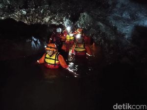 Eksotis! Gua Sumitro Kulon Progo Miliki Aliran Sungai Kuno di Bawah Tanah