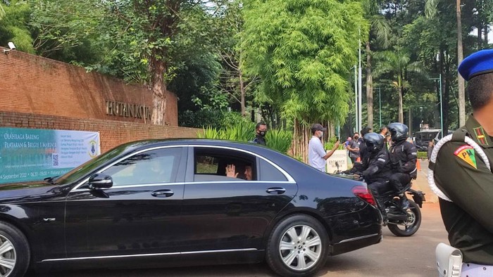 Presiden Joko Widodo (Jokowi) dan Wakil Presiden (Wapres) Maruf Amin tiba di Plataran, Senayan, Jakarta Pusat (Jakpus). Jokowi dan Maruf Amin akan menjadi saksi pernikahan putri Menteri Sekretaris Negara (Mensesneg) Pratikno.
