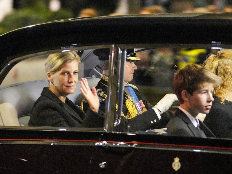 LONDON, ENGLAND - SEPTEMBER 14: James, Viscount Severn and Lady Louise Windsor pay their respects in The Palace of Westminster during the procession for the Lying-in State of Queen Elizabeth II on September 14, 2022 in London, United Kingdom. Queen Elizabeth II's coffin is taken in procession on a Gun Carriage of The King's Troop Royal Horse Artillery from Buckingham Palace to Westminster Hall where she will lay in state until the early morning of her funeral. Queen Elizabeth II died at Balmoral Castle in Scotland on September 8, 2022, and is succeeded by her eldest son, King Charles III. (Photo by Ian Vogler - WPA Pool/Getty Images)