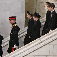 James, Viscount Severn, saat ini berusia 14 tahun. Dia bersama kakaknya, Lady Louise Mountbatten-Windsor, yang berusia 18 tahun, ikut menjadi penjaga peti Ratu Elizabeth II. Foto: Dok. AP, Getty Images