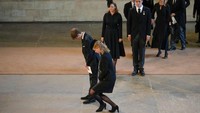 Lady Louise kini berusia 18 tahun dan akan melanjutkan pendidikannya ke Universitas St Andrews di Skotlandia. Foto: POOL/AFP via Getty Images/CHRISTOPHER FURLONG