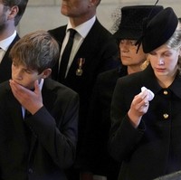 Ayah James, Pangeran Edward merupakan anak bungsu Ratu Elizabeth II. James memiliki seorang kakak yaitu Lady Louise Mountbatten-Windsor. Foto: Dok. AP, Getty Images