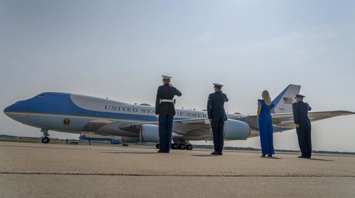 Presiden Amerika Serikat (AS) Joe Biden tiba di London, Inggris, Sabtu (17/9/2022) waktu setempat. Kedatangannya untuk menghadiri pemakaman Ratu Elizabeth II.