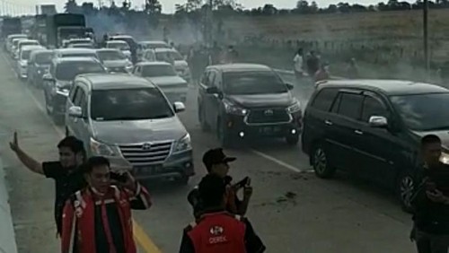 Kecelakaan beruntun di tol Pejagan.