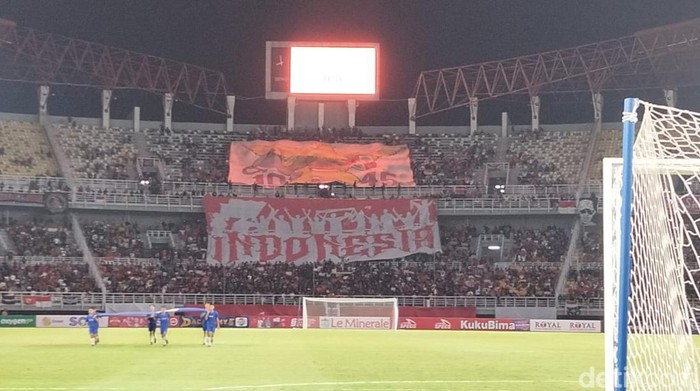 Laga Indonesia vs Vietnam di Stadion GBT Surabaya