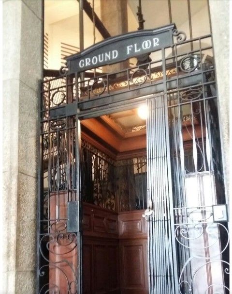 Lift di Gedung London Sumatera