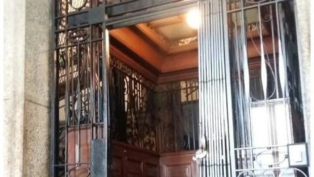 Lift di Gedung London Sumatera