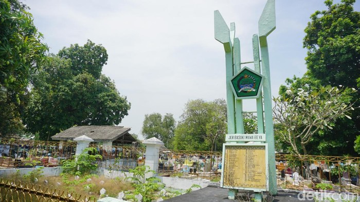 Makam Pioneer Transmigras