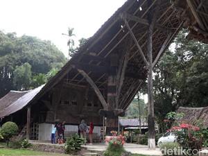 Mengenal Banua Layuk, Rumah Adat Berusia Ratusan Tahun di Mamasa