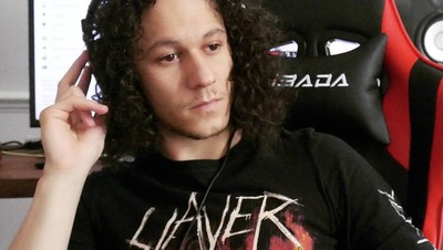 Potret Pria yang Wajahnya Mirip Banget Heath Ledger Sampai Disangka Hantu