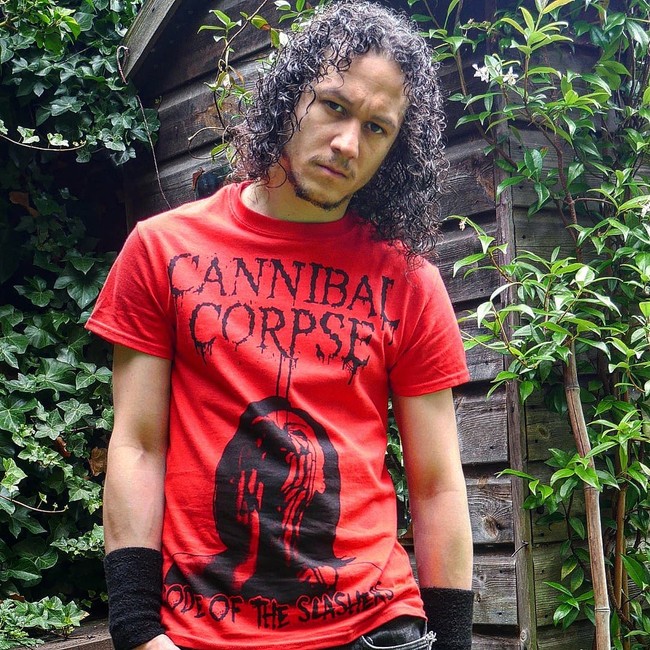 Sejak saat itu, Matthew mulai memanfaatkannya untuk ikut berkarier sebagai selebriti. Matthew bermain sebagai Heath Ledger di film Fatal Addiction yang tayang Desember nanti.Foto: Instagram Matthew Scar