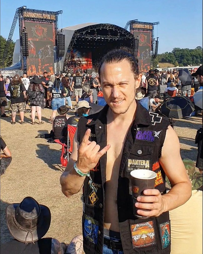 Di media sosial, Matthew Scar sering memamerkan pesonanya yang lebih metal dari Heath Ledger karena menyukai genre musik metal. Banyak orang berkomentar bahwa ia juga mirip dengan Joseph Gordon Levitt. Tak hanya di medsos, Matthew pun mendapatkan respon sehari di keseharian.Foto: Instagram Matthew Scar