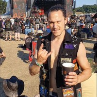 Di media sosial, Matthew Scar sering memamerkan pesonanya yang lebih metal dari Heath Ledger karena menyukai genre musik metal. Banyak orang berkomentar bahwa ia juga mirip dengan Joseph Gordon Levitt. Tak hanya di medsos, Matthew pun mendapatkan respon sehari di keseharian.Foto: Instagram Matthew Scar