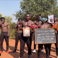 Kejutan lain pun diberikan oleh Deva. Hal itu terlihat dari unggahan Mikha yang satu ini dengan memberikan keterangan, Memang @devamahenra paling beda. Kado kesekian dan selalu spesial. Foto: Instagram/@miktambayong