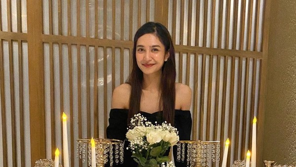 7 Foto Ultah ke-28 Mikha Tambayong, Dapat Kejutan Romantis Dari Deva Mahenra
