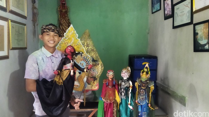 Muhammad Armin/Aming Ajen  (16), dalang cilik asal Pandeglang