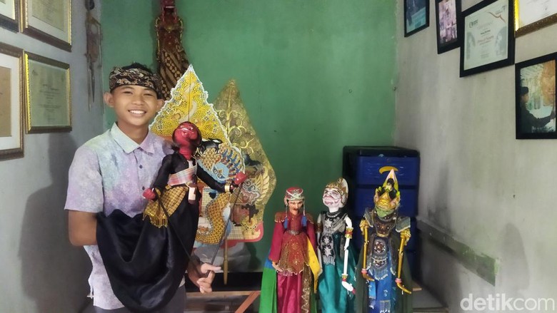 Muhammad Armin/Aming Ajen (16), dalang cilik asal Pandeglang Muhammad Armin/Aming Ajen (16), dalang cilik asal Pandeglang
