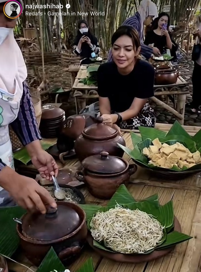 10 Momen Kuliner Najwa Shihab, Doyan Ngopi hingga Jajan di Pasar