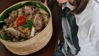 Presenter acara Mata Najwa ini memiliki hidangan favorit. Berupa nasi kebuli yang selalu ada saat momen Ramadan. Foto: Instagram @najwashihab
