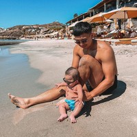 Walaupun masih berusia 5 bulan namun baby Izz sudah memiliki cukup banyak penggemar. Tak sedikit netizen yang berhasil dibuat gemas melihat pipi tembam serta wajahnya yang imut dan lucu. Foto: Instagram/@indpriw