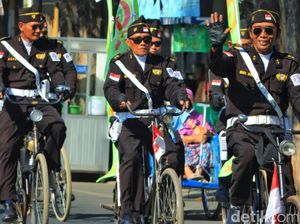 Parade Sepeda Tua Digelar, Ribuan Onthelis Padati Kota Pasuruan